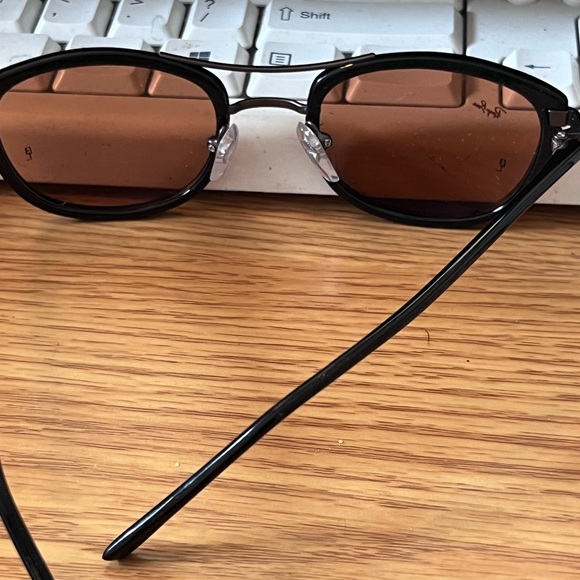 Ray-Ban Unisex Sunglasses with Case. - Picture 5 of 10